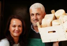 “Tavola in bottega” di latteria Perenzin a SAN PIETRO di FELETTO (TV) Emanuela Perenzin_e_Carlo_Piccoli