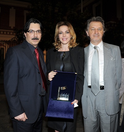 BAFF - Claudia Gerini Premio Migliore Attrice - con Dario Bordet e Alessandro Trani di Milano 24orenews