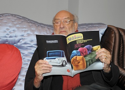 L'architetto Gaetano Pesce legge Milano 24orenews