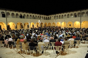 chiostro San_Domenico_-_LAquila_-_concerto_Orchestra_Sinfonica_Abruzzese