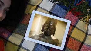 riace e ragazza tratto da spot tv