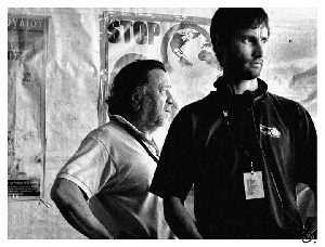 Alessandro Palmerini e Remo Ugolinelli durante la lavorazione del film Diaz