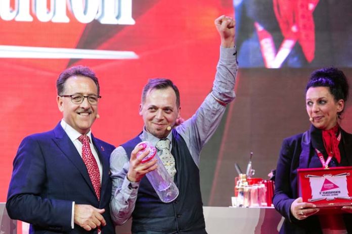 Il Vincitore Campari Barman Of The Year Andrea Dracos, Salvatore Calabrese E Cinzia Ferro Il vincitore Campari Barman of The Year Andrea Dracos, Salvatore Calabrese e Cinzia Ferro