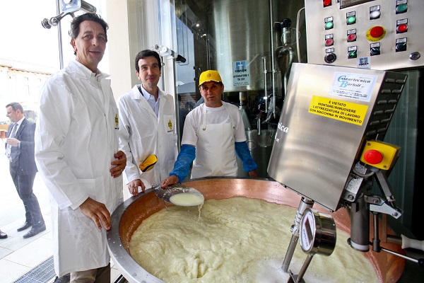 Presidente PARMIGIANO PADANO - Ministro Politiche Agricole IMG 4727 1