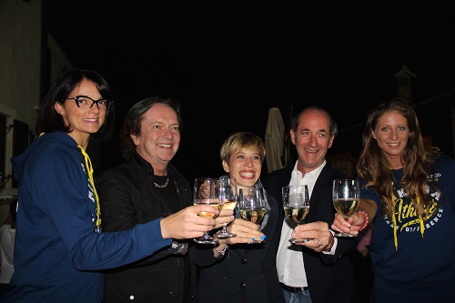 Sarah Dei Tos tra Zaia - Red Canzian e le due campionesse Imoco Volley r