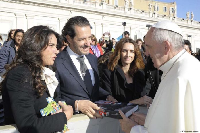 Foto Guindani con Papa 800x