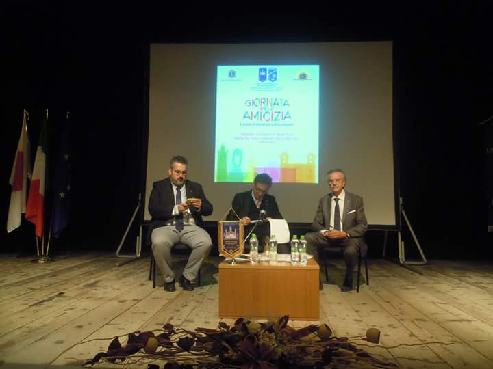 I due presidenti e al centro il Governatore