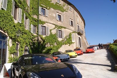 Sosta del Legend Tour a Castagneto Carducci nel castello della Gherardesca