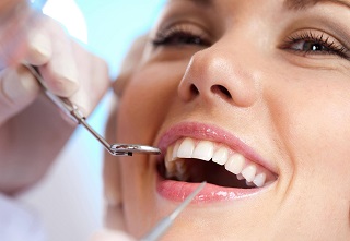 Donna Sorride Dal Dentista donna sorride dal dentista