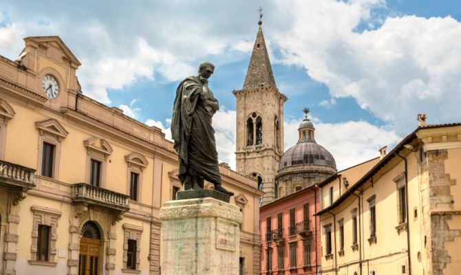 Sulmona monumento a Ovidio