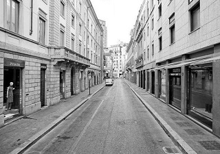 Milano via Montenapoleone ferragosto