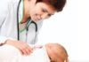 medico con neonata