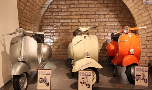 IMG BiciBaci - 6264 Tre Vespe jpg WEB