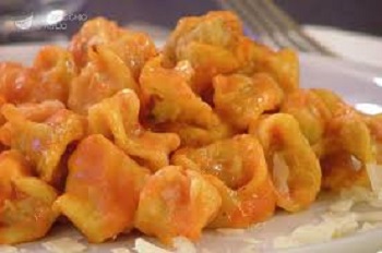 TORTELLINI AL POMODORO TORTELLINI AL POMODORO