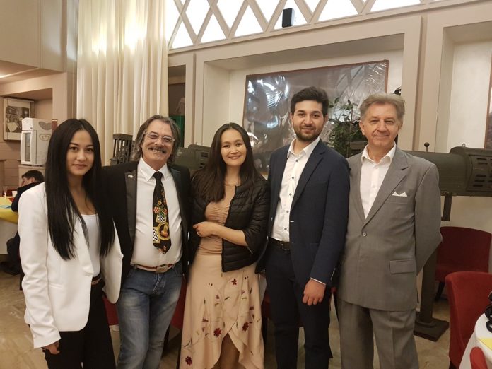 MILANO TEATRO NUOVO LE ATTRICE con SAVINO CORSARI il PRODUTTORE e DARIO Bordet