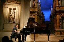 Uri Caine Teatro Olimpico di Francesco Dalla Pozza Uri Caine Teatro Olimpico di Francesco Dalla Pozza