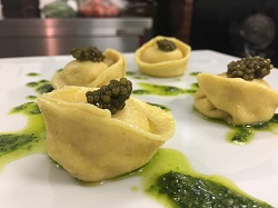 Ravioli di provola affumicata con caviale