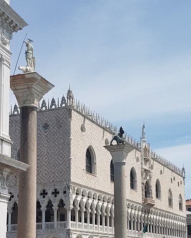Venezia La Statua Del Todaro Venezia la statua del TODARO