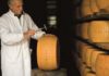 Parmigiano Reggiano esperto battitore