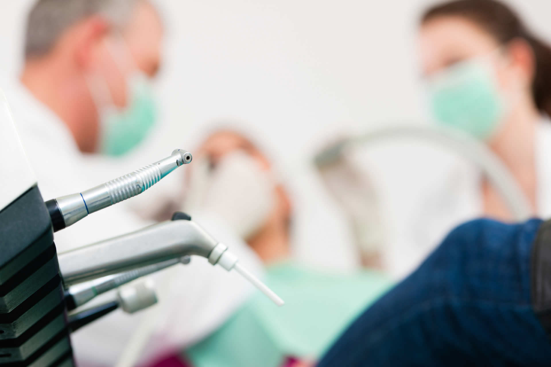 AIFA I dentisti non possono eseguire trattamenti a fine estetico