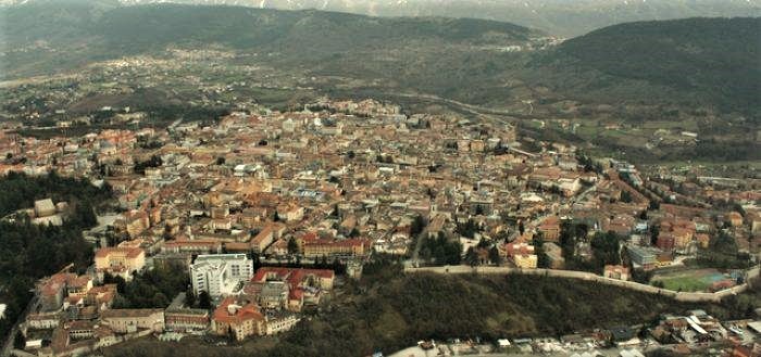 LAquila con mura