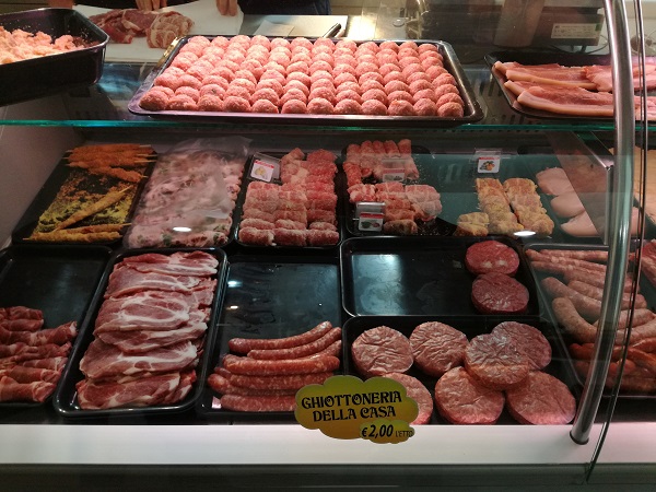 VETRINA PRODOTTI MACELLERIA PETRACCA