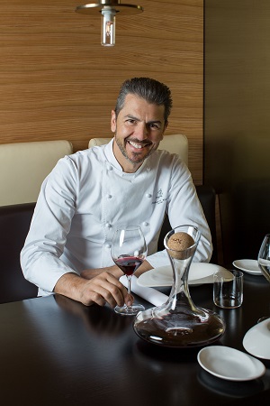 Chef Andrea Berton con i calici Stem Zero Ion Shielding Technology