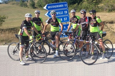 Nicolangelo Zoppo con altri appassionati delle bici in Molise