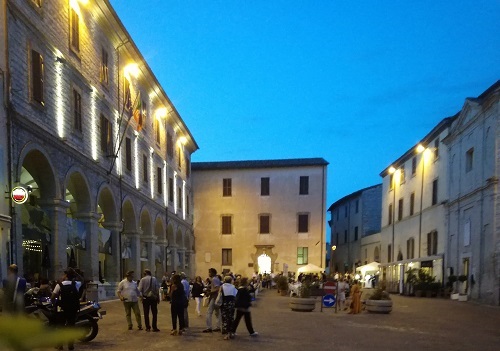 piazza centrale sassoferrato