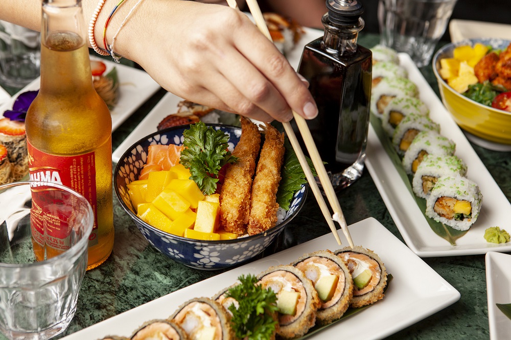 03 Un tavolo assortito da Balada Sushi credits Francesco Mion