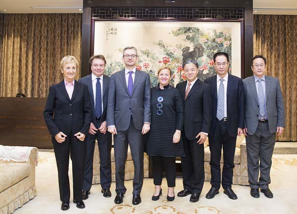 Da sx Laura Fincato, Ass.Massimiliano De Marin, Michele Cecchi Cons Gen d'Italia a Shangai, On. Marina Berlinghieri, Mr. Yang Zhiping Vice Mayor of Suzhou