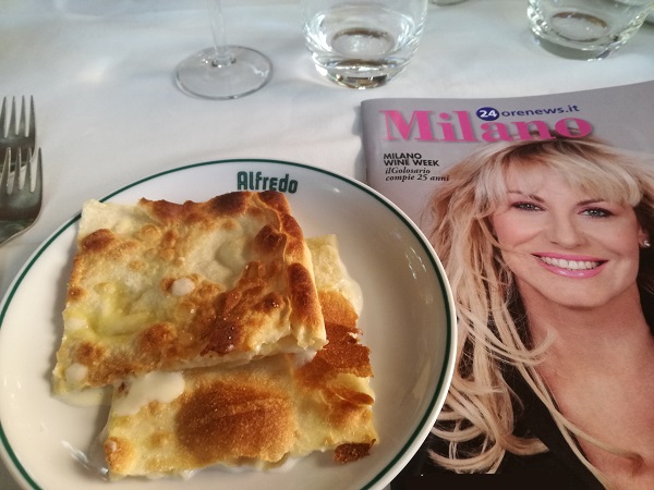la focaccia di Recco con il formaggio la focaccia di Recco con il formaggio