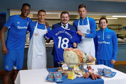 Paolo Beretta -al centro e da sinistra Yerry Mina- Richarlison- Maarten Stekelenburg e Bernard