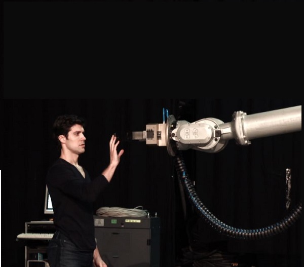 ROBERTO BOLLE DANZA CON IL ROBOT