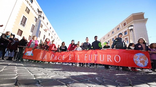 Pace - SantEgidio - in tanti alla marcia fino a San Pietro