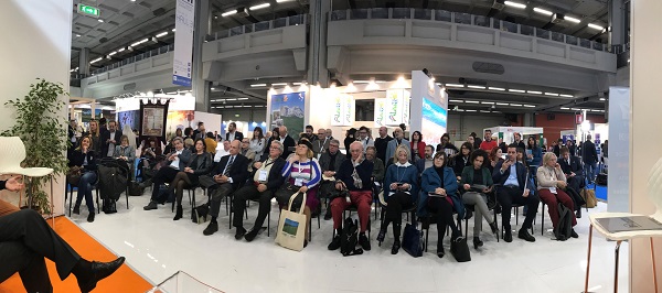 Il pubblico presente Il pubblico presente red