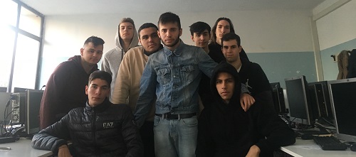 gli studenti della terza INFO B  del CFP di AFOLMed a  ROZZANO che si occupano della comunicazione della Settimana della Pace
