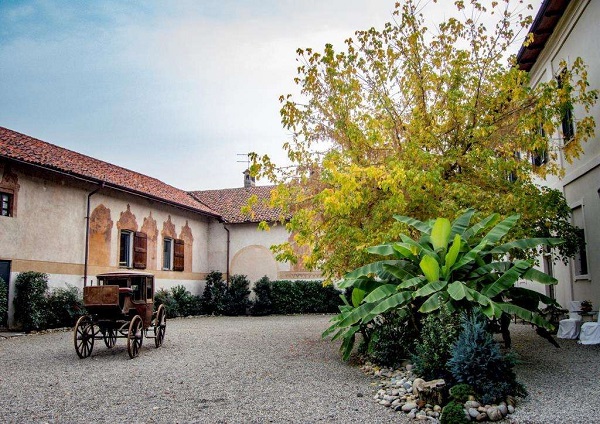 Tenuta LE MONDINE cortile