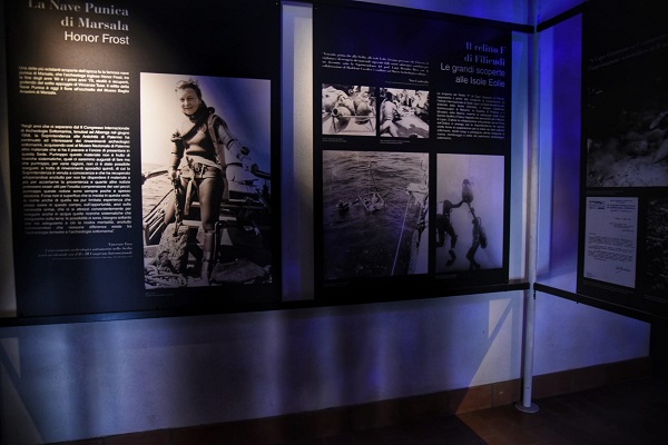 CAMPI FLEGREI sala mostra 4