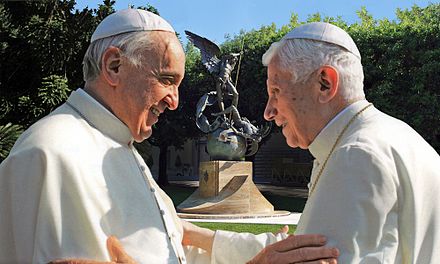 5 luglio 2013 - incontro tra Papa Francesco e Papa Benedetto XVI