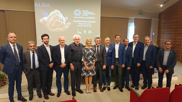 GRINZANE CAVOUR AUTORITA ALLA PRESENTAZIONE 89 FIERA INTERNAZIONALE DEL TARTUFO ALBA 2019 GRINZANE CAVOUR AUTORITA ALLA PRESENTAZIONE 89 FIERA INTERNAZIONALE DEL TARTUFO ALBA 2019