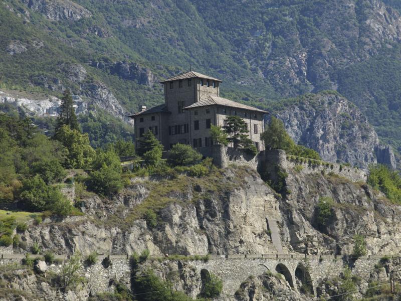 Chatillon Valle dAota Castello Gamba