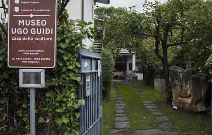 Forte dei Marmi. Letteratura gialla in Arte