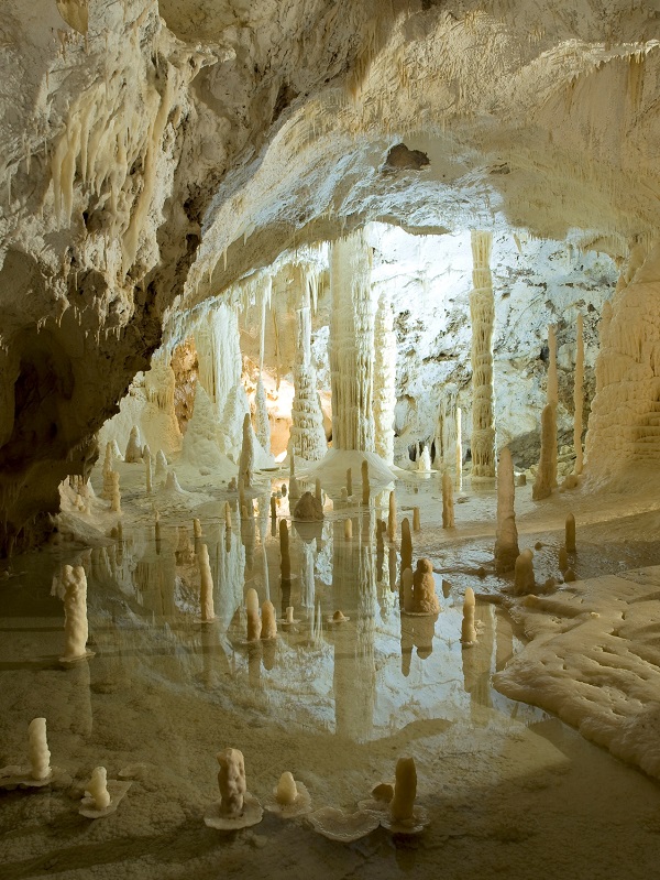 Grotte-di-Frasassi Grotte-di-Frasassi