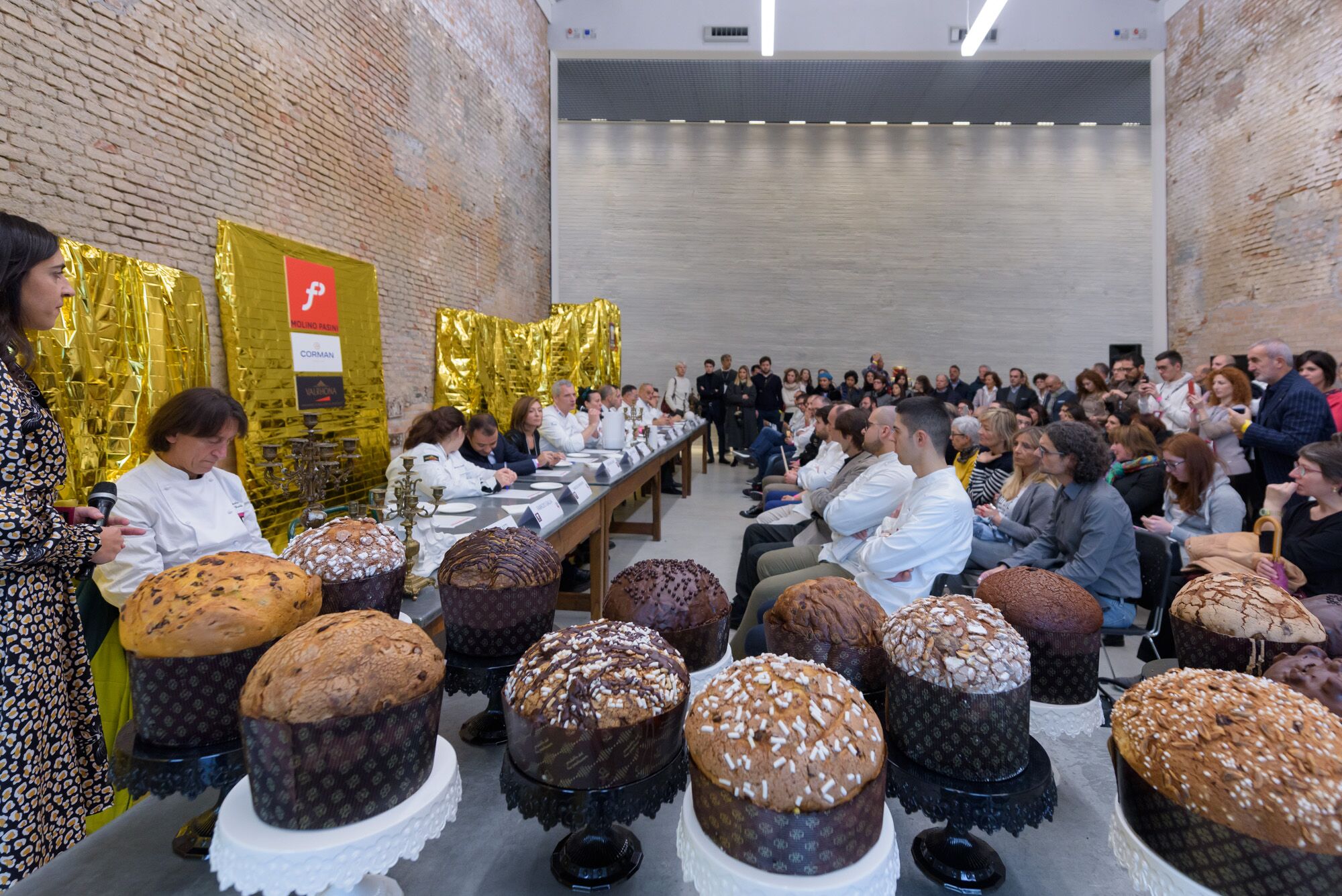 LE TENDENZE DEI PANETTONI A MILANO 5l0TqvSA