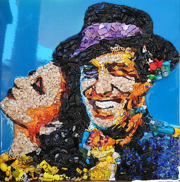 Mina e Celentano 2019 oggetti e resina su tavola cm 70 x 70