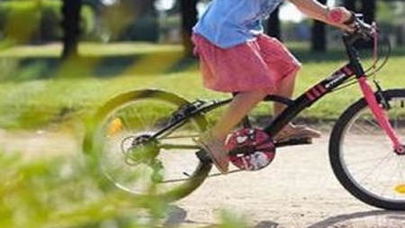 Una Bimba E Una Bicicletta UNA BIMBA E UNA BICICLETTA