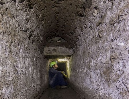 Pompei - rete di cunicoli e canali che si dirama da una coppia di cisterne al di sotto del Foro