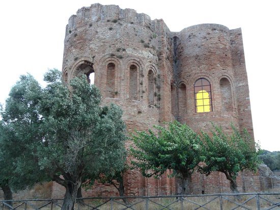 Rocelletta di Borgia I resti dellincompiuta chiesa di Santa Maria della Roccelletta