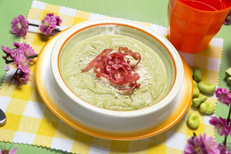 vellutata-fave-pecorino-salame-min 